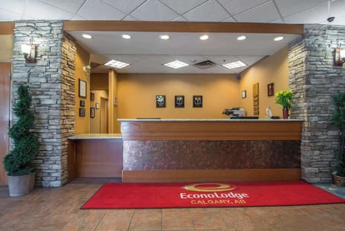 Econo Lodge Inn & Suites University, Lobby
