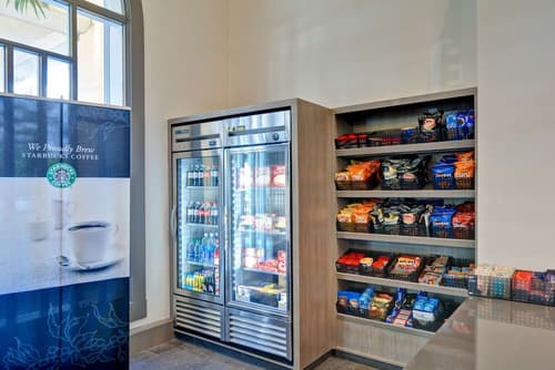 Embassy Suites by Hilton Miami International Airport, Snack bar