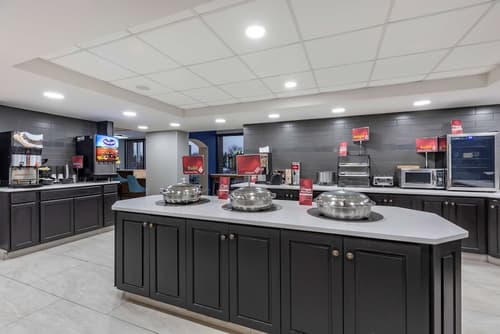 Best Western Plus St. Louis West-Westport, Breakfast area