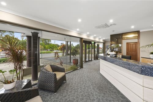 Macquarie Barracks Motor Inn, Reception