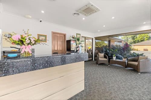 Macquarie Barracks Motor Inn, Reception