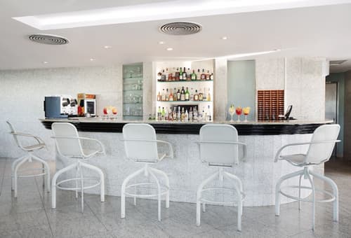 Windsor Excelsior Copacabana, Swim-up bar