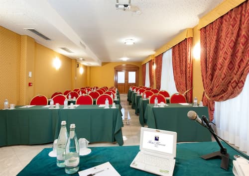 Marconi Hotel, Business center