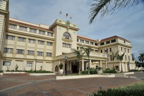 Polana Serena Hotel, Property entrance