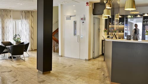 Hotell Amadeus, Reception