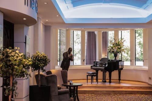 Everglades Hotel, Lobby