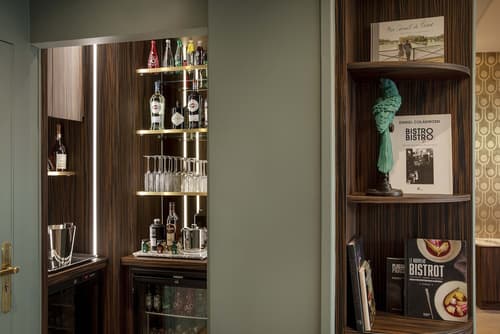 Hotel Aiglon, Reception