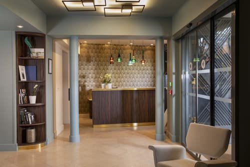 Hotel Aiglon, Reception