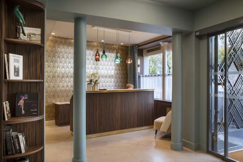 Hotel Aiglon, Reception