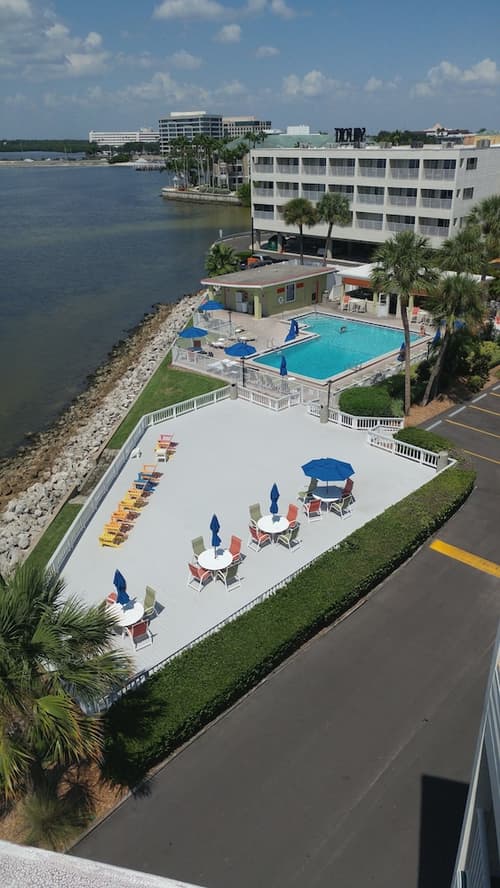Sailport Waterfront Suites, Outdoor pool
