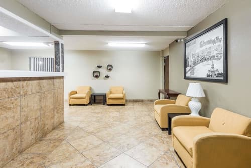 Super 8 by Wyndham Bloomington/Normal, Lobby