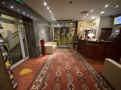 Hotel Charles, Reception