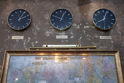 Hotel Charles, Reception