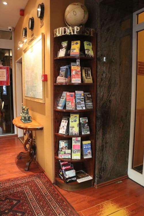 Hotel Charles, Reception