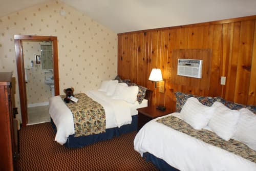 Buffalo Bill Village Cabins, Room