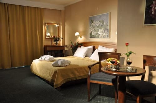 Vergina Hotel, Primary image