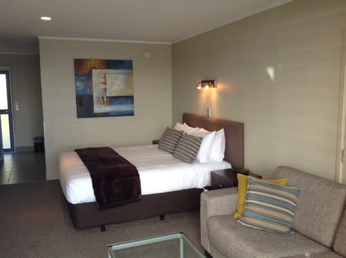 Sails On The Lake, Room