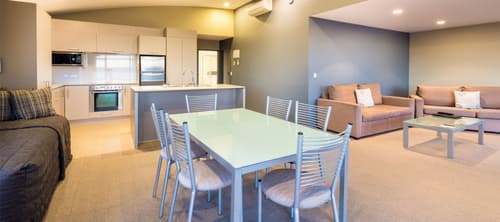 Sails On The Lake, Room