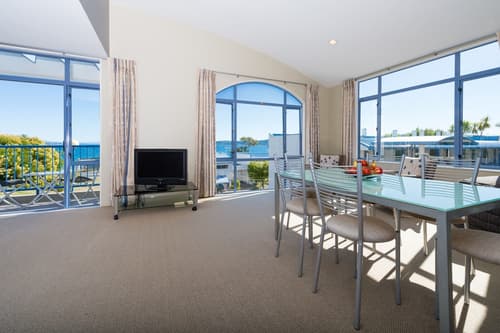 Sails On The Lake, Room