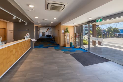 Beachfront Hotel, Lobby