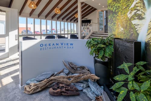 Beachfront Hotel, Lobby sitting area