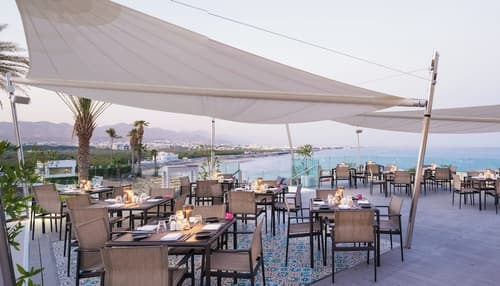 Crowne Plaza Muscat by IHG, Restaurant