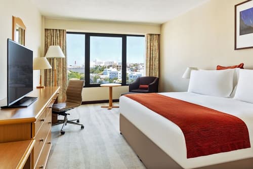 Crowne Plaza Muscat by IHG, Room
