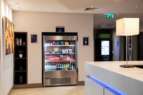 Holiday Inn Express Glasgow Airport by IHG, Vending machine