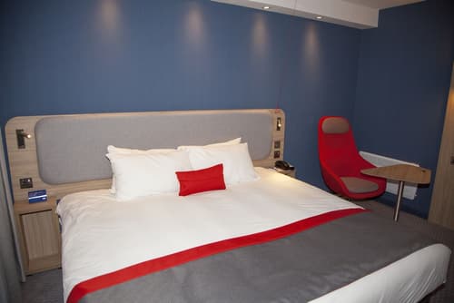 Holiday Inn Express Cardiff Bay by IHG, Room