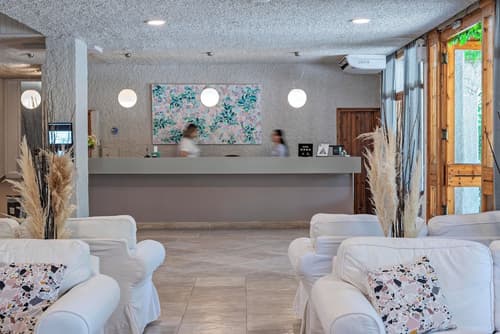 The Grove Seaside Hotel, Reception