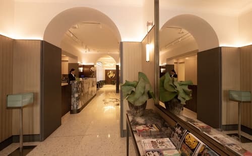 Hotel Fenice Milano, Interior entrance