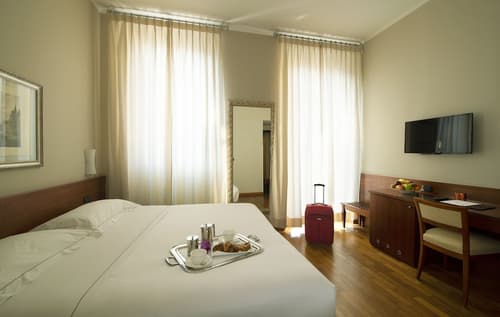 Hotel Fenice Milano, Reception