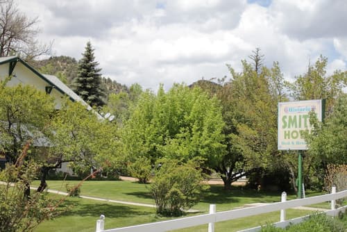 Historic Smith Hotel B&B, Property grounds