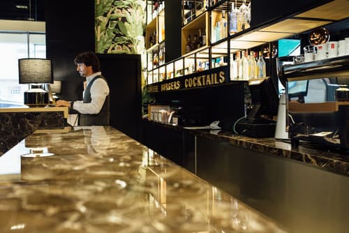 Hotel Malcom and Barret, Reception