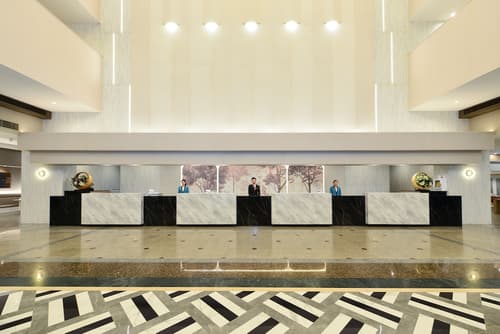 Twin Towers Hotel, Reception