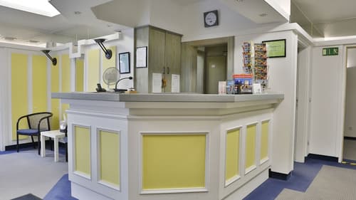 Hotel Avenue, Reception