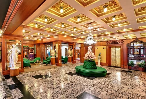 The Ambassador, Mumbai, Lobby