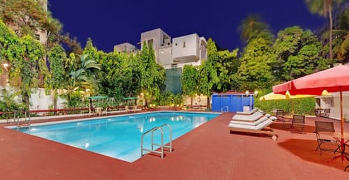 Ambassador Pallava, Pool