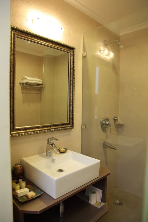 Hotel Diplomat, Bathroom