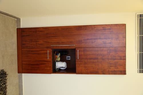 Hotel Diplomat, Safe