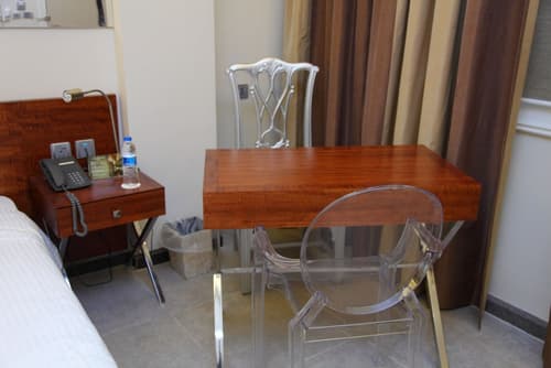 Hotel Diplomat, Room