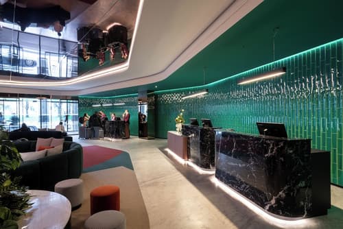 Hotel Mundial, Reception