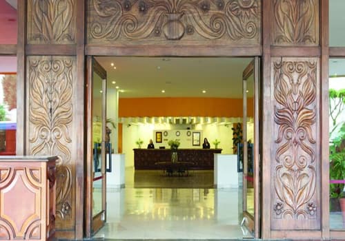 Hotel Misión Guadalajara, Interior entrance