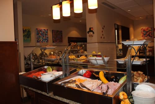 Lord Elgin Hotel, Breakfast buffet