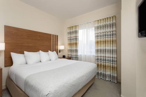 Hawthorn Extended Stay by Wyndham Naples, Room