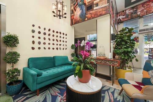 Hotel Chelsea, Lobby sitting area