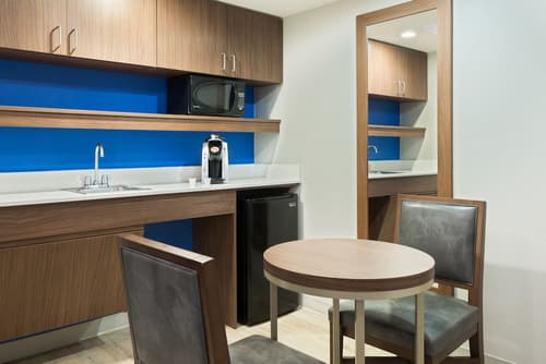 Holiday Inn Express & Suites Nearest Universal Orlando by IHG, Room