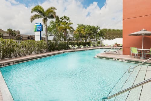 Holiday Inn Express & Suites Nearest Universal Orlando by IHG, Pool