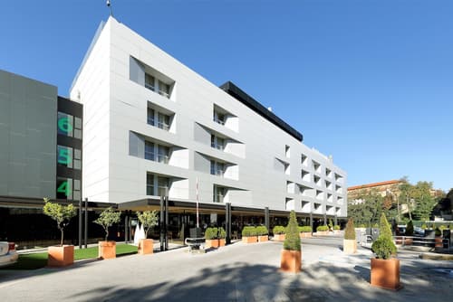 Occidental Bilbao, Front of property