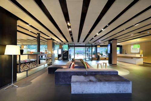 Occidental Bilbao, Reception